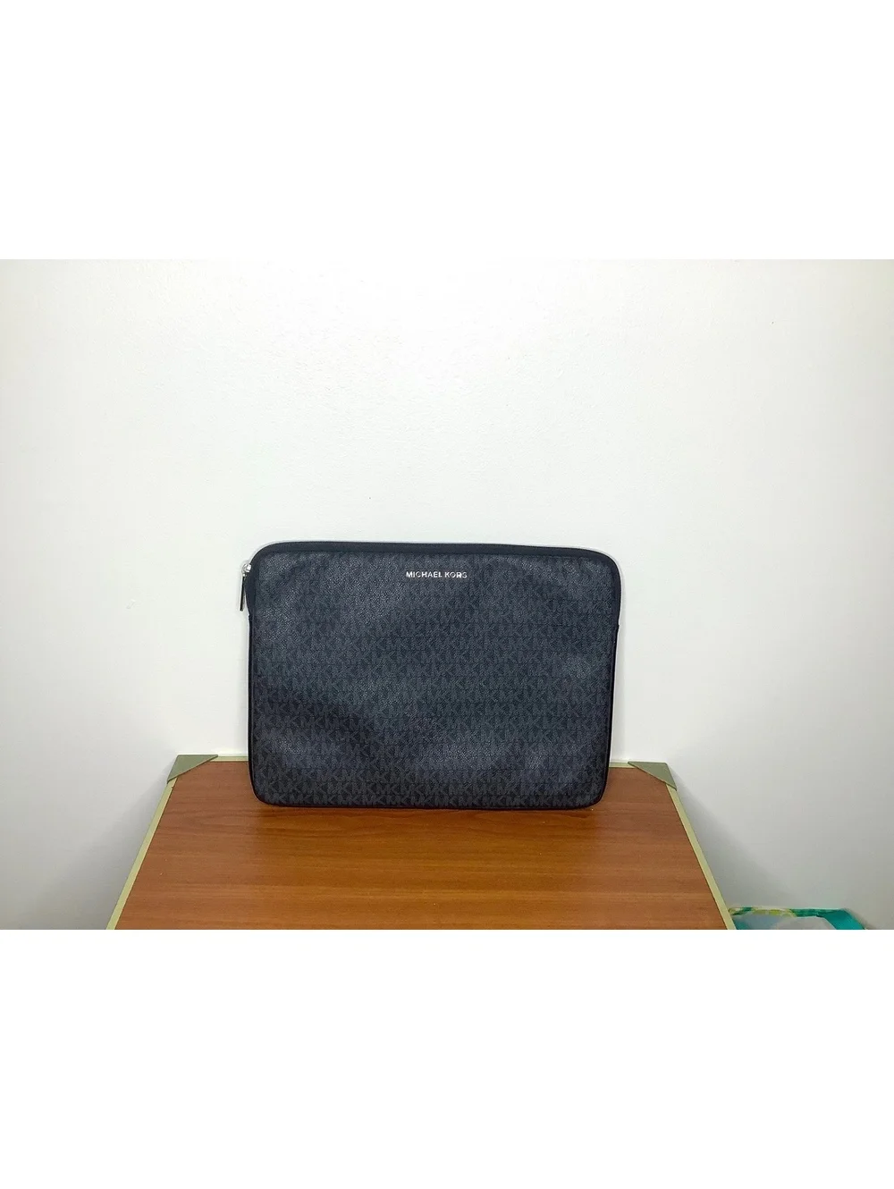 < Michael Kors Black & Grey Monogram Laptop Sleeve >